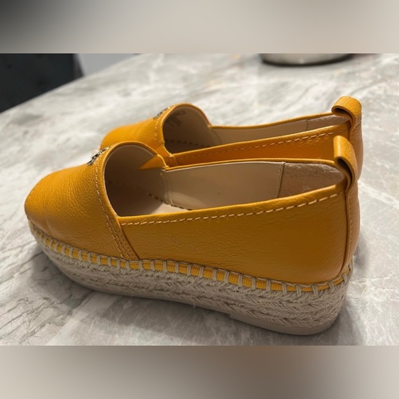 DKNY leather sandals. Size 9. Rarely worn - Picture 2 of 2